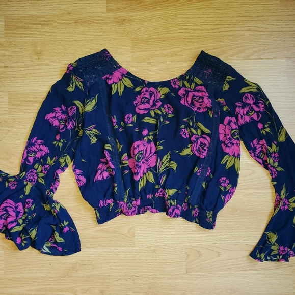 Express Tops - Express • Cropped Floral Blouse with Flowy Sleeves